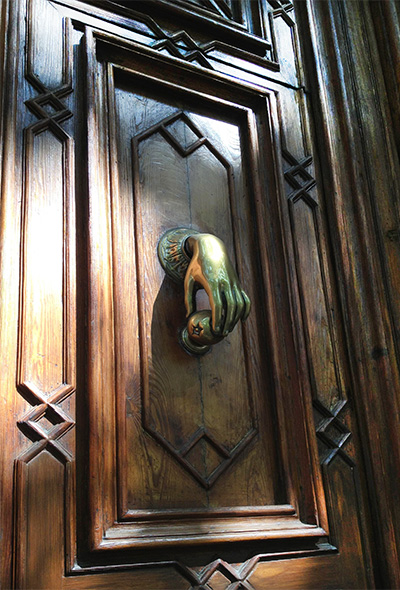 Contact barcelonaflatfinder.com